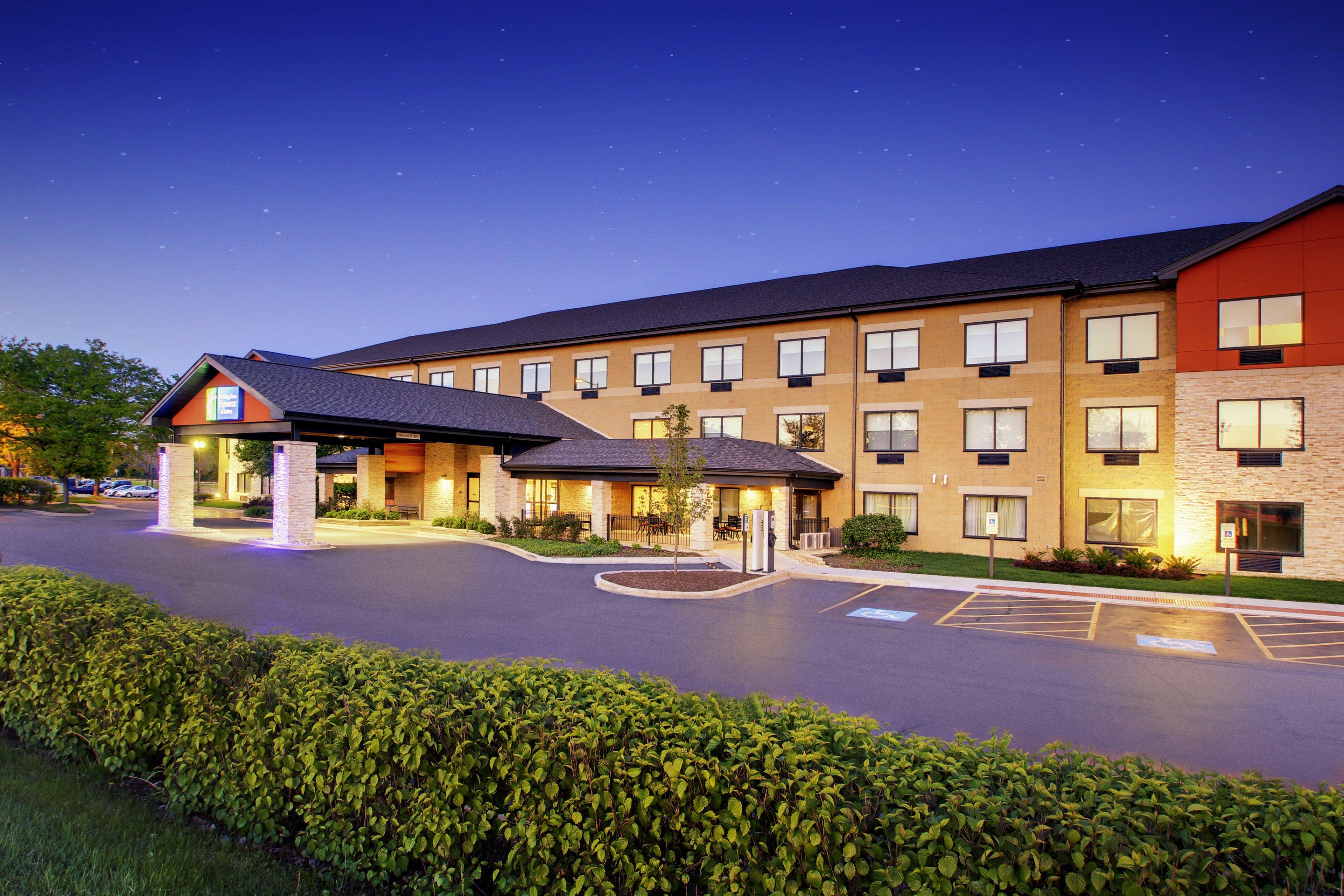 Holiday Inn Express & Suites Aurora - Naperville By Ihg Dış mekan fotoğraf